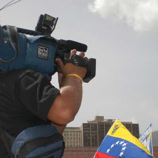 luchador incansable por mi venezuela querida, reportero grafico hasta que volvamos a tener los dias de gloria que nos merecemos.
fanatico del beisbol caribeño.