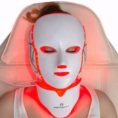 🎃 Award winning and celebrity inspired treatment clinic by aesthetician Fiz. ITVbe @spawarstv contestant. Call 01332 986969 to book 📱