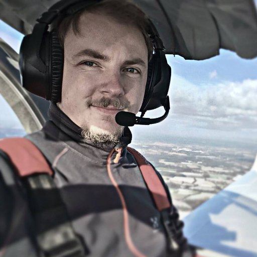 sasquotschi's profile picture. UI Engineer, Creator of digital things and Aviator. ❤️ for CSS, VFR and other abbreviations