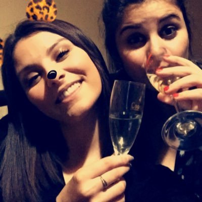 EvaFenty's profile picture. Même si le ciel s'obscurcit, le soleil finira toujours par briller à nouveau.