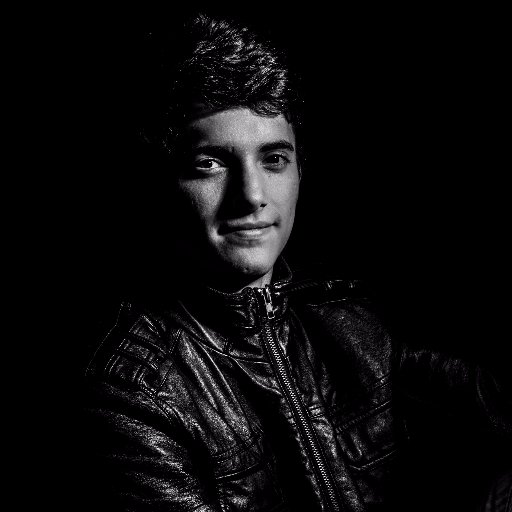 alejandropr1997's profile picture. Después de muchos años he llegado a la conclusión de que la felicidad se encuentra en pequeñas cosas y en aquellas personas que saben como entrar en tu corazón