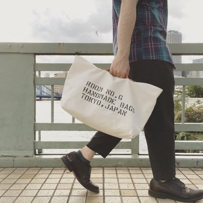 Room no.6ダッフルトートバックミリタリー再構築 Room No.6が再構築する