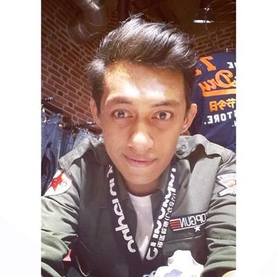 Julkepli99's profile picture. I just know how a im