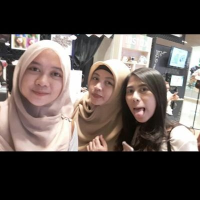 adysti91's profile picture. Just remember to smile