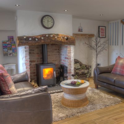 5 star holiday retreat in Rhoshill, Cardigan,Pembrokeshire. Sleeps six underfloor heating, log burner,wifi, enclosed garden, off road parking, 2 dogs welcome