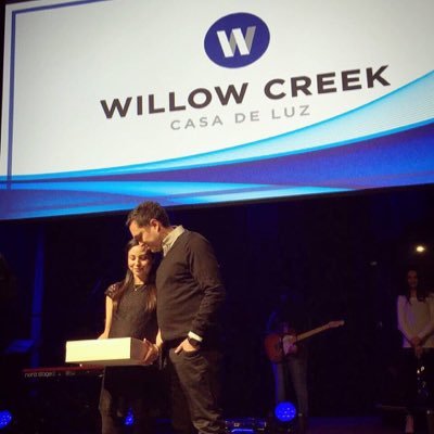 Por Su pura gracia, esposo y papá. Pastor en Willow Creek Casa de Luz, Actor, director y productor en múltiples frecuencias. Salmos 16:2