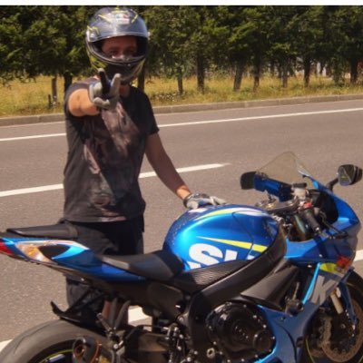 Cris_A_la_vena's profile picture. Amante de la vida, de la música Electronica la fotografia. sarcástico es mi estado normal La Vida Es Hoy...