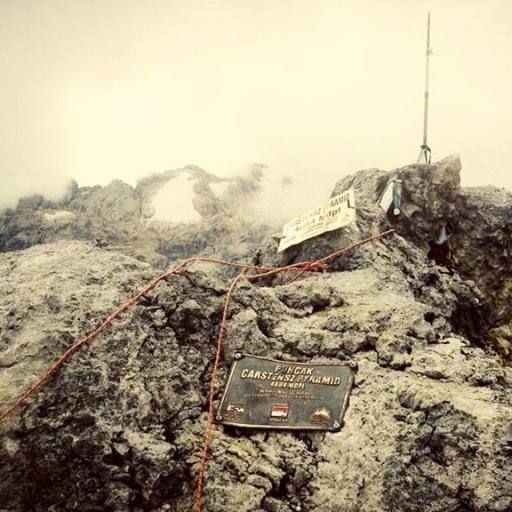 Mountain Guide profesional dalam bidang pendakian gunung di Indonesia, yg ber Lisensi Nasional.