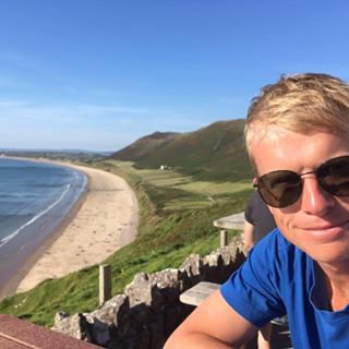 archiefellowes's profile picture. 