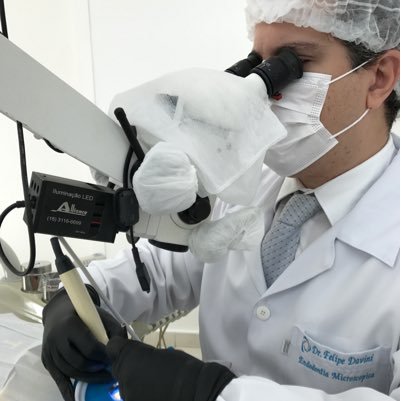 Esp. e Mestre em Endodontia - Coord. de Endodontia da Unimig -UBA - MG. - Coord. de Endodontia da ESIBrasil - Campinas - SP. - Prof. credenciado da empresa Easy