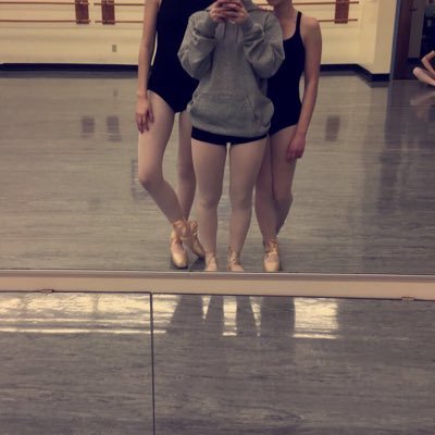 balletballer's profile picture. just love ballet nbd🤷🏼‍♀️