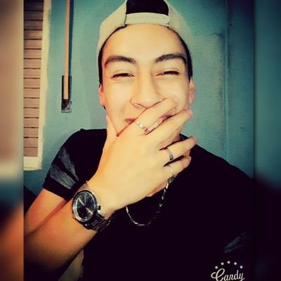 -19 años 
-Moreno 
-RR.PP de 💙 Blue 
-facebook 👉 Jesus gonzalez Blue 👈