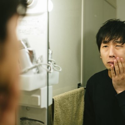 私も学生時代、ニキビに悩まされる毎日を送って居ました。 色々な方法を試して、辿り着いた方法が…!? ニキビについての記事を書いているのでご覧下さい!