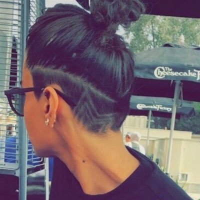 zooz55mz's profile picture. آنآ آبنة تلك آلمرآة آلصبورة آلتي علمتني آن لآ حآجة لي عند مخلوق وان آلله معي دآئما ،هي آحد آقدآري آلسعيدة الله يرحمك ياسعاده قلبي