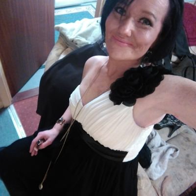 Welsh. Poet. Single. Amateur Writer with Enthusiasm. Passionate about music. Ambitious & Ready to go !! 💗
