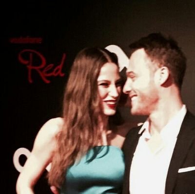 dearbursin's profile picture. 'Hayal gücü olmayan insanların kanatları yoktur'
|Ali Simith | | thebursin |