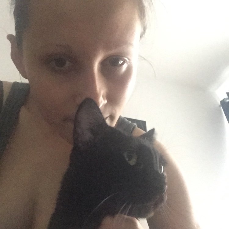 Just another little momma-bird on Twitter. Nikon and Apple addict & cat lover :)