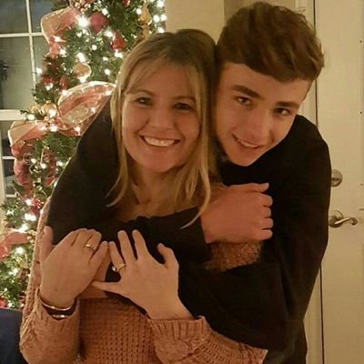 Jen007YOUNIQUE's profile picture. Salon owner and Presenter of Younique home of the 3D FIBER MASCARA