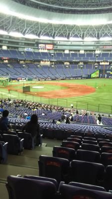 オリックスを応援しています。1996年に日本一になった日にグリーンスタジアム神戸で観戦できたのがオリックスファンとして最高の日でした。あれからは苦しい日が続いてます。2021年やっと報われました。あと筋トレも趣味です。それから「いつでも監督だ」というゲームにはまってます。