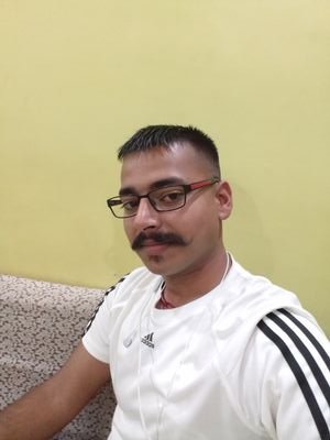 N jane kis mitti se bne hai humare ye jawan
n marne ka khauf hai n apno se bicharne ka gam
bas har pal watan par mar mitne ki chah hoti hai...