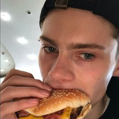 rpwderek's profile picture. 