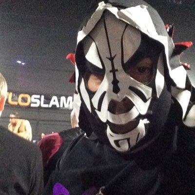 Yo soy numero uno padre of the luchador world. Although born a gringo I have been called to the wide world of Lucha Libre. Me and mi hijos are ready!!