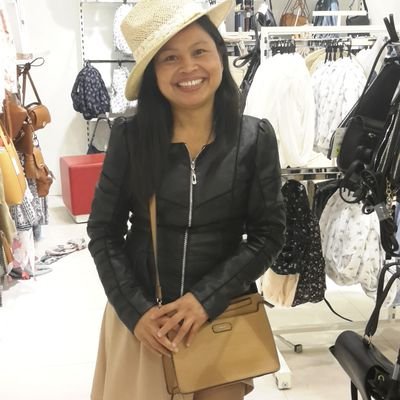 Hi I am chinay!😀😀😀 a woman full of happiness and independent person who loves making different ways of selling products and online job.