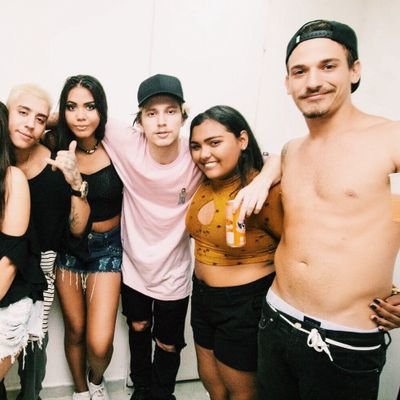 Esse FC é dedicado a eles claro, meus meninos! o amor surgiu, e eu nem tinha percebido já tava envolvida.
tt oficial do grupo: @ClassAOficial
