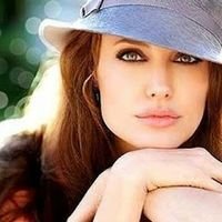 اهديك قلبٍ معجبٍ فيك مفتون ========                                                                             
منقوش في وسطه حروفك تهاني