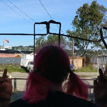 weezyl's profile picture. Face of an angel, mouth of a sailor.