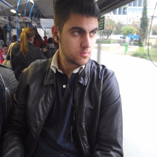 Estudiante de cine documental en la @Ecam_ Federista Madridista y rockero ante todo