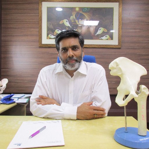 Dr. K KRISHNAMOORTHY is an Orthopedist and Joint Replacement Surgeon in Kilpauk, Chennai and has an experience of 27 years in these fields.