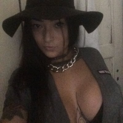 offschultz's profile picture. Tattoadora +31 ♈️