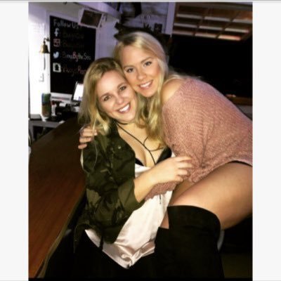 Carlieburney's profile picture. 