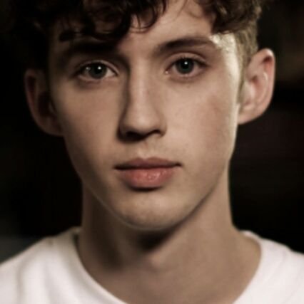 pridelgbtt's profile picture. 🌻venha desabafar cmg na DM, eu estou sempre aqui e ia amar te escutar🌻

🌻vc é uma pessoa linda, capaz e maravilhosa, não deixe ninguém dizer o contrário​🌻