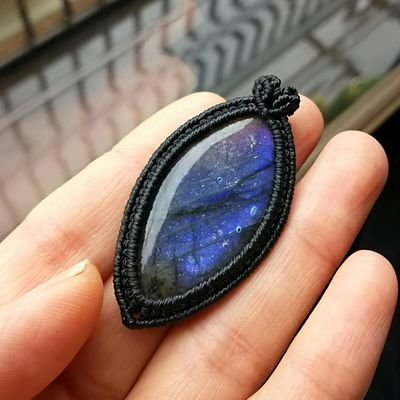 密やかに輝くお守りのようなアクセサリー
華やかさはなくとも、
日々に溶け込み
そっと寄り添います
力(物理)は込めますが願い(気持ち)は込めません。
気持ちを入れるのは、持ち主様です。
♢
元着物屋&着物ガチ勢