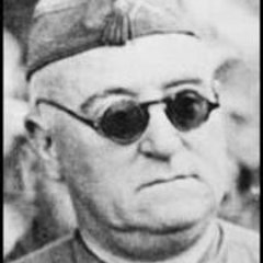 JoseMiaja's profile picture. Con más años que un vampiro pero siempre fiel a mi partido❤💛💜 El mejor teniente de todos, viva la República.//Trabajo de H.España en IES La Bahía📚