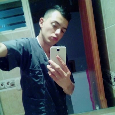 Nicolas_Monroy's profile picture. Trata con muchos, ríe con todos, confía en pocos ✌⌚