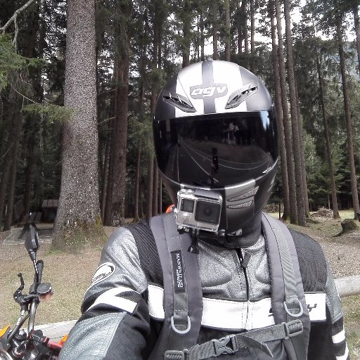 laudatmarian's profile picture. i'm not telling you nothing about me :p