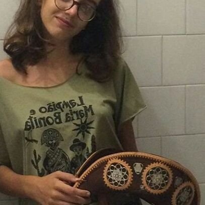 hoje de manha eu acordei sem imagem, sem som
| pisa morena no caroço da mamona