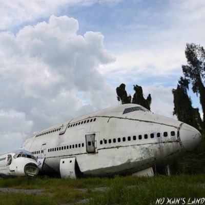 Passionné de photographie, je visite des endroits abandonnés à travers le monde. Châteaux, manoirs, hôpitaux, usines ou encore églises et garages, bienvenue !