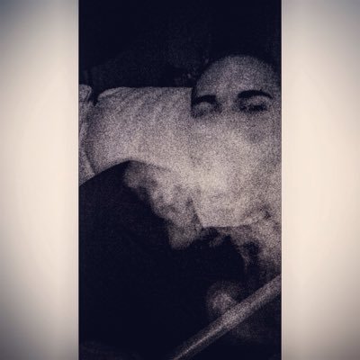 J'leurs aient prêtés ma confiance, j'ai pas voulu la donner. C'est mieux comme ça car comme ça m'évitera de pardonner.
Snap : dam_68
18 ans