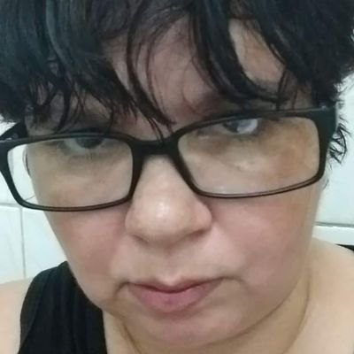 Livre pensadora, devoradora de livros, adoro assistir bons filmes e seriados. Sou Baterista e apreciadora do bom e velho Rock n´Roll!!!