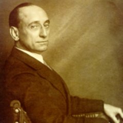 QuirogaCasares's profile picture. Alternando entre abogado y político //Republicano hasta la médula y galleguista //Ministro,diputado,Presidente del Gobierno // Trabajo H.España I.E.S. La Bahia