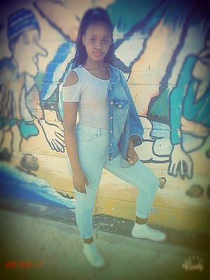 Like to talk 😀
Mama's Princess 😛
Fun😁Happy Person 😄
and also a Pierce ♋