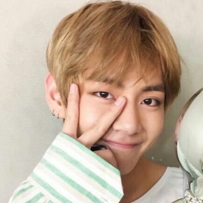 taehcuddles's profile picture. Please follow @Taehyungcuddles instead of this account. Thank you ♡