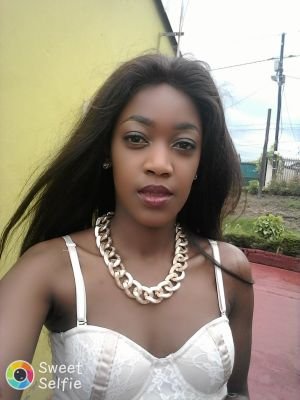 ThandekaHlongw3's profile picture. A mother, sister, lover, daughter and a friend