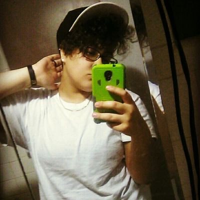 F0rever_Young's profile picture. #Gay / #Queer

#Genderqueer
#CollegeBound

#NonBinary
