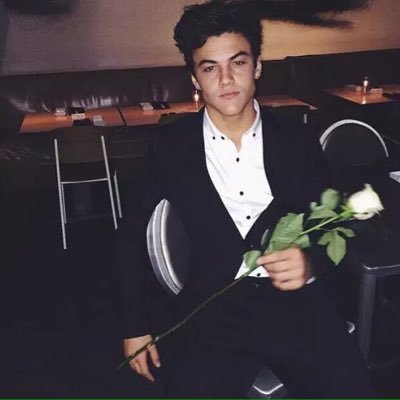 It's your boy E over here 🤙🏼 Gray is my over half👬 Cam is our little princess that serves us as a boring sister