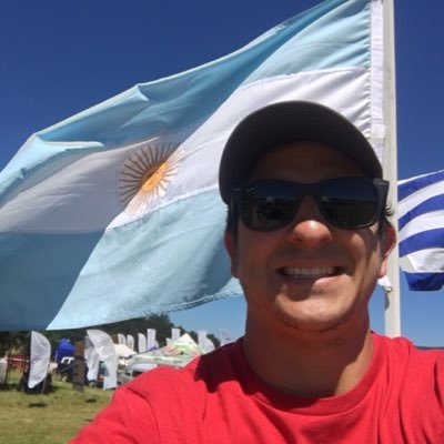 Papá del mejor hijo del mundo. Kinesiólogo de UTI/Profesor de la UM/Actor/Coordinador de viajes a Disney/Baterista frustrado/Eterno estudiante/Aviones a escala